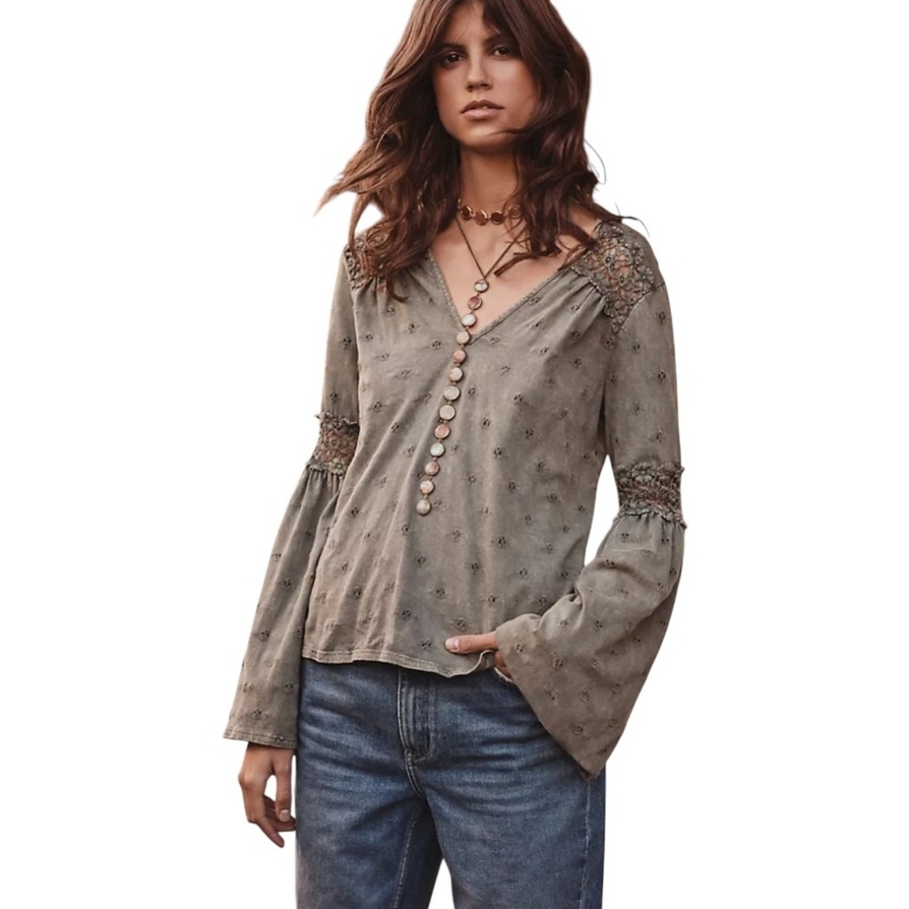 Eri + Ali Anthropologie Calvie Floral Eyelet Lace Detail Bell Sleeve Top Large